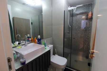 Banheiro de apartamento para alugar com 2 quartos, 37m² em Vila Gomes, São Paulo