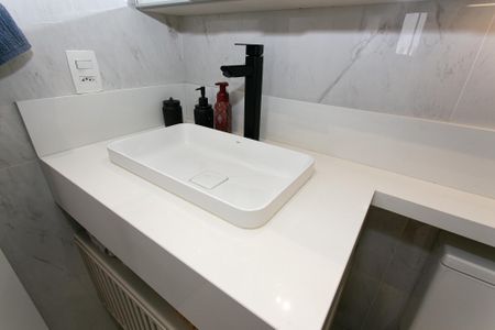 Apartamento à venda com 64m², 2 quartos e 1 vaga Apartamento à venda com 64m², 2 quartos e 1 vagaBanheiro