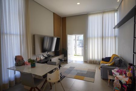 Sala de casa à venda com 2 quartos, 100m² em Hípica, Porto Alegre