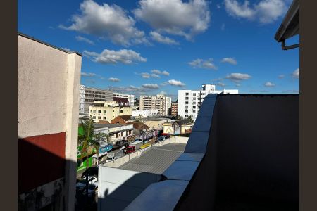Apartamento à venda com 77m², 2 quartos e 1 vaga Apartamento à venda com 77m², 2 quartos e 1 vagaVaranda