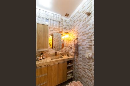 Casa à venda com 175m², 3 quartos e 3 vagasBanheiro