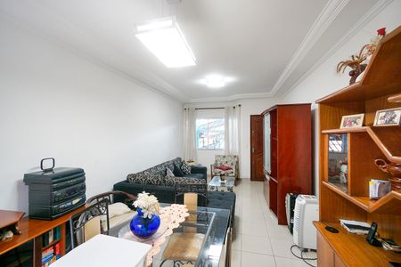 Casa para alugar com 100m², 3 quartos e 2 vagasSala
