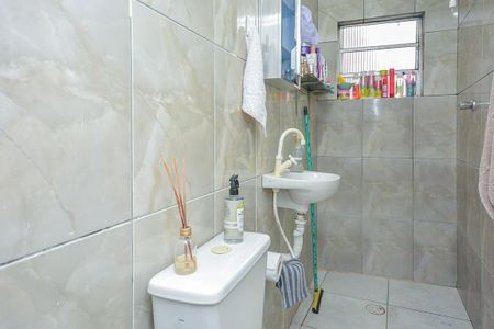 Casa à venda com 250m², 5 quartos e sem vagaBanheiro 2