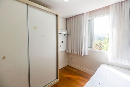Apartamento à venda com 96m², 3 quartos e 2 vagasQuarto 2