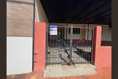 Casa para alugar com 200m², 2 quartos e 2 vagasFachada