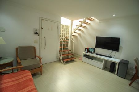 Casa para alugar com 3 quartos, 170m² em Vila Bertioga, São Paulo