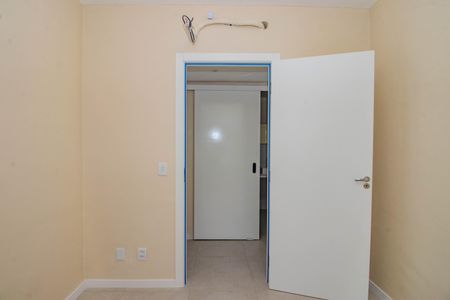 Quarto 1 de apartamento para alugar com 2 quartos, 50m² em Parque Santa Fé, Porto Alegre