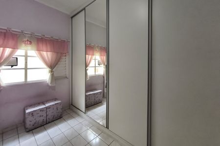 Casa à venda com 250m², 3 quartos e 4 vagas Casa à venda com 250m², 3 quartos e 4 vagasQuarto 1