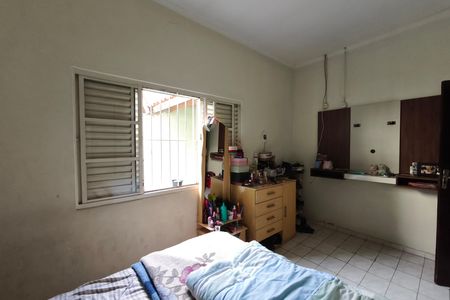 Casa à venda com 250m², 3 quartos e 4 vagas Casa à venda com 250m², 3 quartos e 4 vagasQuarto 2