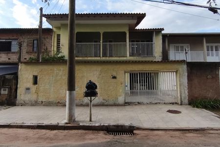 Casa à venda com 250m², 3 quartos e 4 vagas Casa à venda com 250m², 3 quartos e 4 vagasFachada