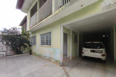 Casa à venda com 250m², 3 quartos e 4 vagas Casa à venda com 250m², 3 quartos e 4 vagasQuintal - Garagem