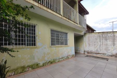 Casa à venda com 250m², 3 quartos e 4 vagas Casa à venda com 250m², 3 quartos e 4 vagasQuintal - Garagem