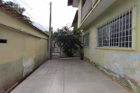 Casa à venda com 250m², 3 quartos e 4 vagas Casa à venda com 250m², 3 quartos e 4 vagasQuintal - Garagem