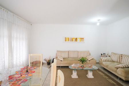 Casa à venda com 260m², 3 quartos e 2 vagasSala