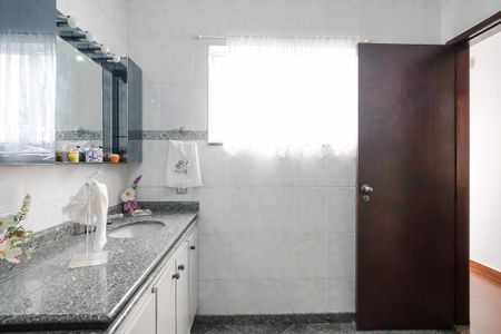 Casa à venda com 260m², 3 quartos e 2 vagasBanheiro social