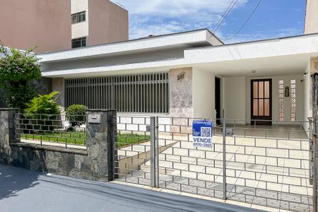 Casa à venda com 260m², 3 quartos e 2 vagasFachada