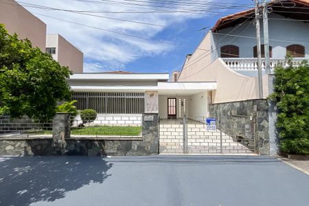 Casa à venda com 260m², 3 quartos e 2 vagasFachada