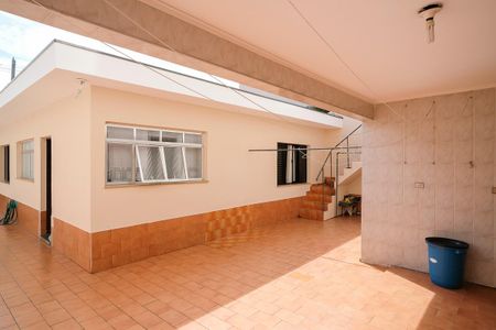 Casa à venda com 260m², 3 quartos e 2 vagasÁrea de serviço