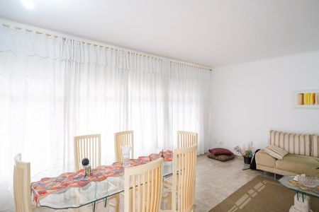 Casa à venda com 260m², 3 quartos e 2 vagasSala