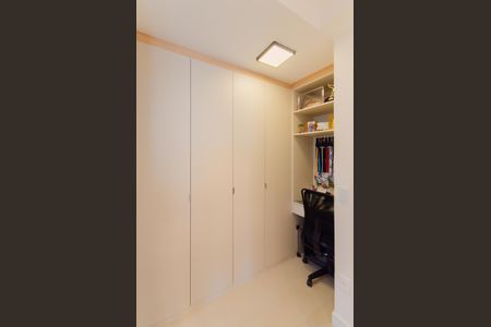 Apartamento à venda com 81m², 2 quartos e 2 vagasSuíte 2