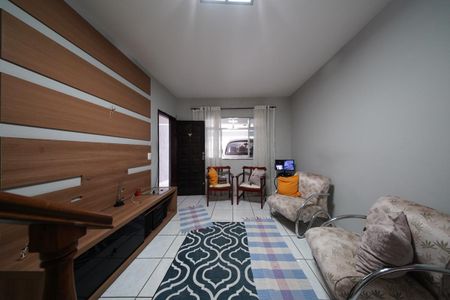 Sala de casa para alugar com 4 quartos, 195m² em Vila Nhocuné, São Paulo