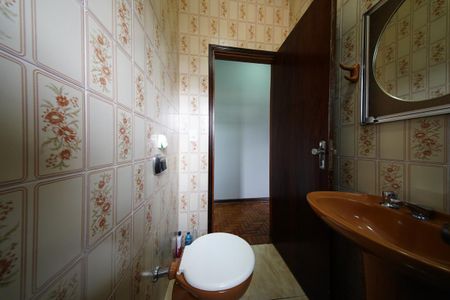 Casa à venda com 195m², 4 quartos e 2 vagasBanheiro