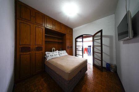 Casa à venda com 195m², 4 quartos e 2 vagasSuíte