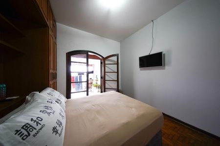 Casa à venda com 195m², 4 quartos e 2 vagasSuíte