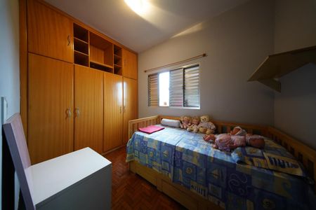 Quarto 2 de casa para alugar com 4 quartos, 195m² em Vila Nhocuné, São Paulo