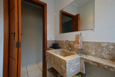 Casa à venda com 195m², 4 quartos e 2 vagasLavabo
