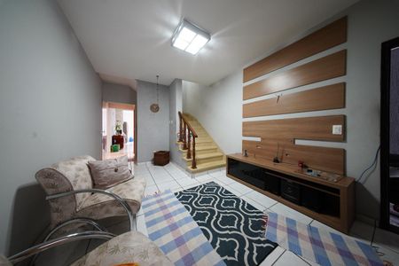 Sala de casa para alugar com 4 quartos, 195m² em Vila Nhocuné, São Paulo