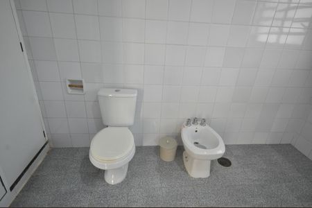 Casa à venda com 300m², 4 quartos e 2 vagasBanheiro