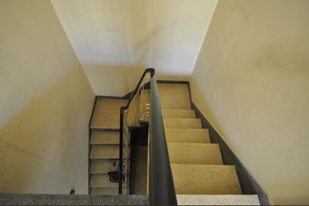 Casa à venda com 300m², 4 quartos e 2 vagasEscada