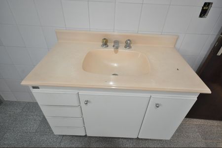 Casa à venda com 300m², 4 quartos e 2 vagasBanheiro