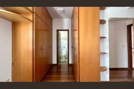 Apartamento à venda com 140m², 4 quartos e 3 vagasCloset 