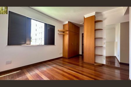 Apartamento à venda com 140m², 4 quartos e 3 vagasQuarto 