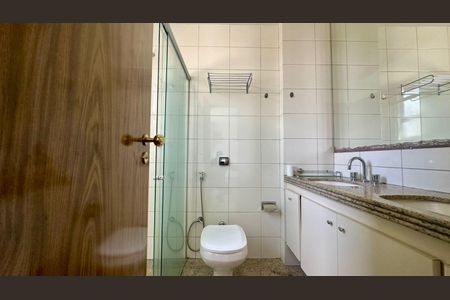 Apartamento à venda com 140m², 4 quartos e 3 vagasBanheiro 
