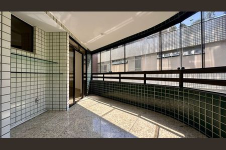 Apartamento à venda com 140m², 4 quartos e 3 vagasVaranda 