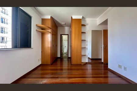 Apartamento à venda com 140m², 4 quartos e 3 vagasQuarto 