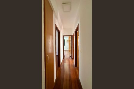 Apartamento à venda com 140m², 4 quartos e 3 vagasCorredor 