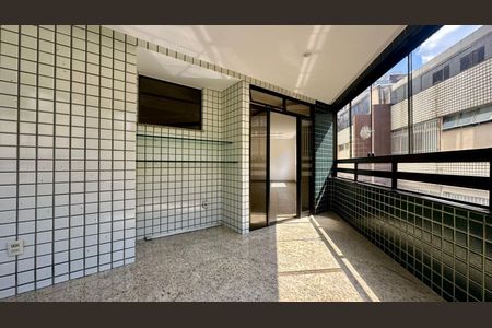 Varanda  de apartamento à venda com 4 quartos, 140m² em São Pedro, Belo Horizonte
