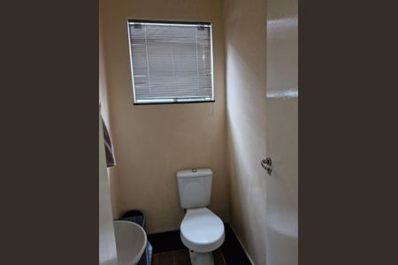 Banheiro de casa para alugar com 3 quartos, 325m² em Vila Antonina, São Paulo