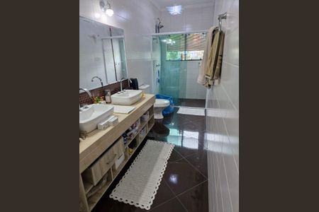 Banheiro  de casa para alugar com 3 quartos, 325m² em Vila Antonina, São Paulo