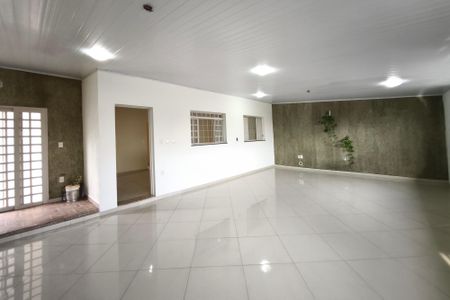 Casa para alugar com 205m², 3 quartos e 1 vagaQuintal - Garagem