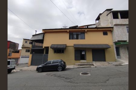 Casa à venda com 65m², 3 quartos e 2 vagas Casa à venda com 65m², 3 quartos e 2 vagasFachada