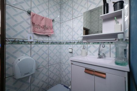 Casa à venda com 65m², 3 quartos e 2 vagas Casa à venda com 65m², 3 quartos e 2 vagasBanheiro