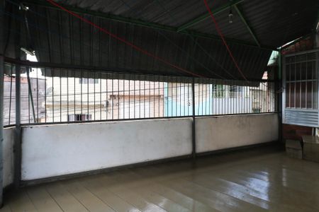 Casa à venda com 65m², 3 quartos e 2 vagas Casa à venda com 65m², 3 quartos e 2 vagasVaranda