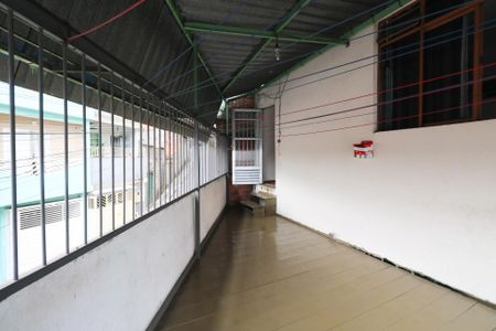 Casa à venda com 65m², 3 quartos e 2 vagas Casa à venda com 65m², 3 quartos e 2 vagasVaranda