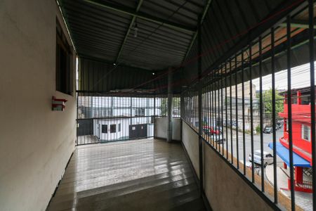 Casa à venda com 65m², 3 quartos e 2 vagas Casa à venda com 65m², 3 quartos e 2 vagasVaranda