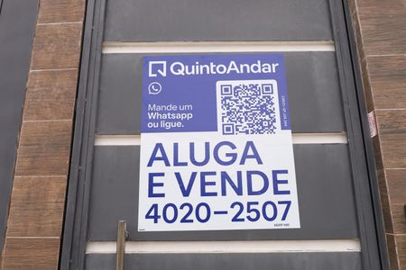 Casa para alugar com 300m², 6 quartos e 3 vagasPlaca instalada no portão do imóvel - Código da placa: MSRP-695